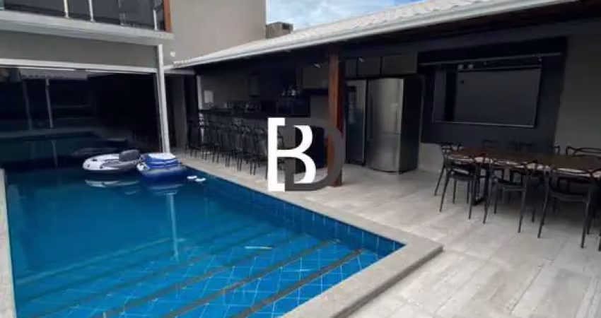 Casa com 3 quartos à venda na Rua Izarina Lourenço, 10, Centro, Rio das Ostras