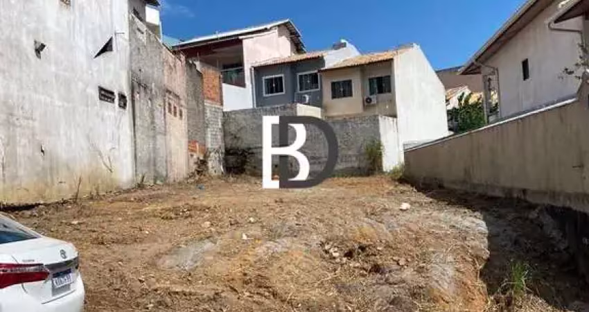 Terreno à venda na Rua São Barnabé, 57, Jardim Vitória, Macaé