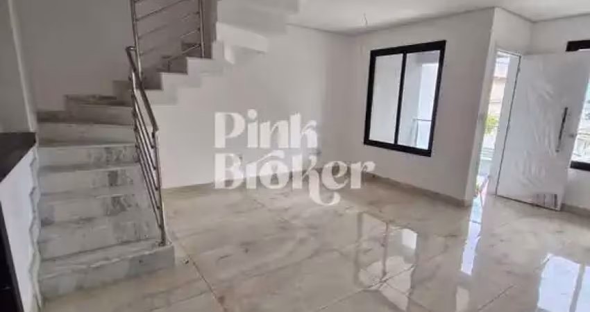 Casa geminada  à venda de 3 quartos, 4 vagas de garagem e área gourmet, localizado no cabral, conta