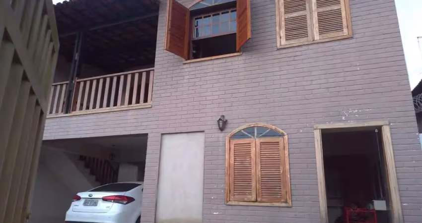 Vende-se excelente casa residencial no centro de capim branco/mg
