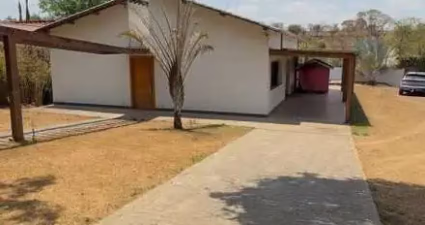 Residência exclusiva com área gourmet, spa e 4 suítes em capim branco