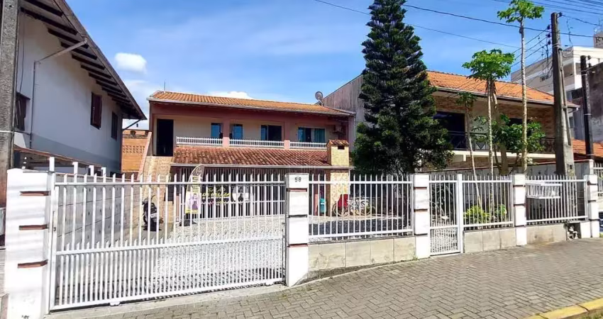 Casa com 6 quartos à venda no Centro, Penha 