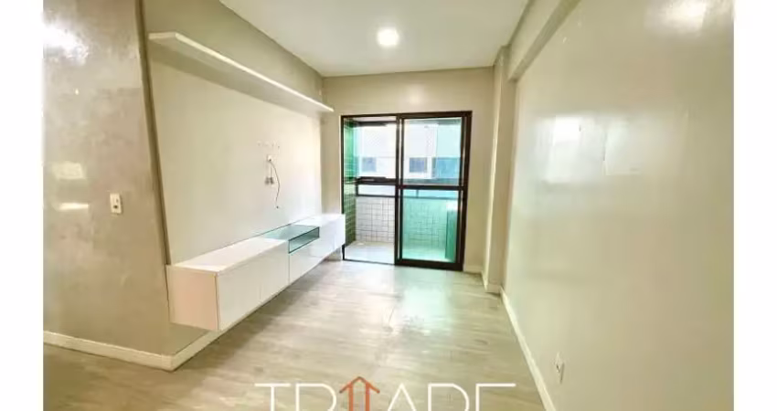 Apartamento em candeias com 03 quartos | reformado com móveis fixos  | 67 metros