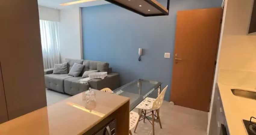 Oportunidade na torre | andar alto com 02 quartos | reformado com móveis | vaga coberta