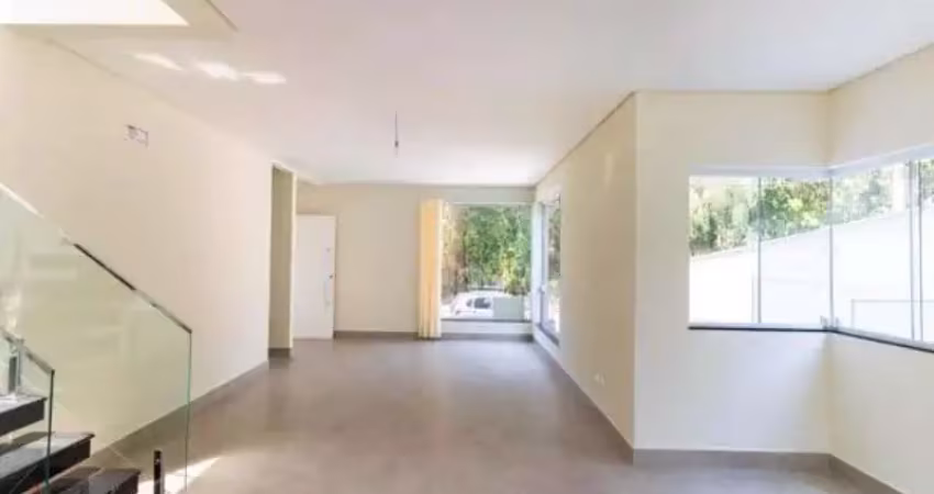 Casa de condomínio à venda com 370m², 3 quartos e 7 vagas