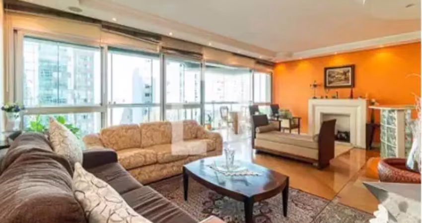 Apartamento à venda com 236m², 4 quartos e 3 vagas.