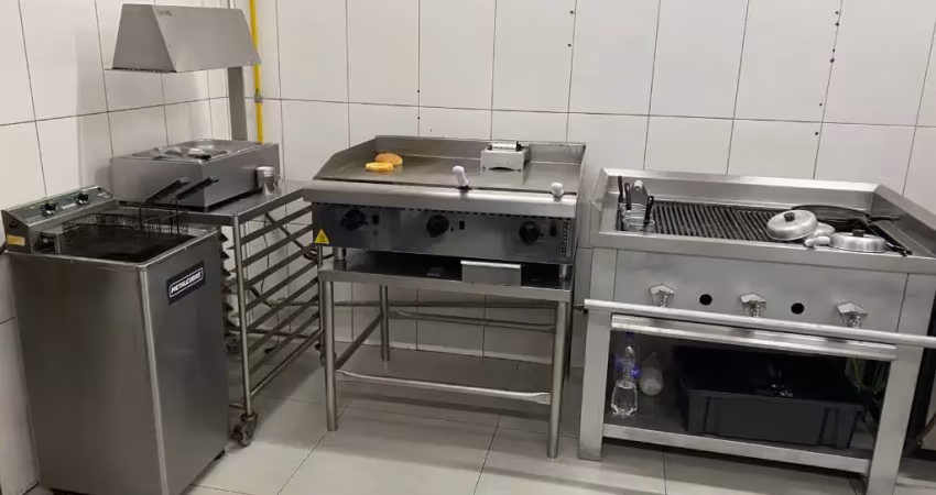 Cozinha industrial completa à venda – excelente estado e pronta para uso imediato