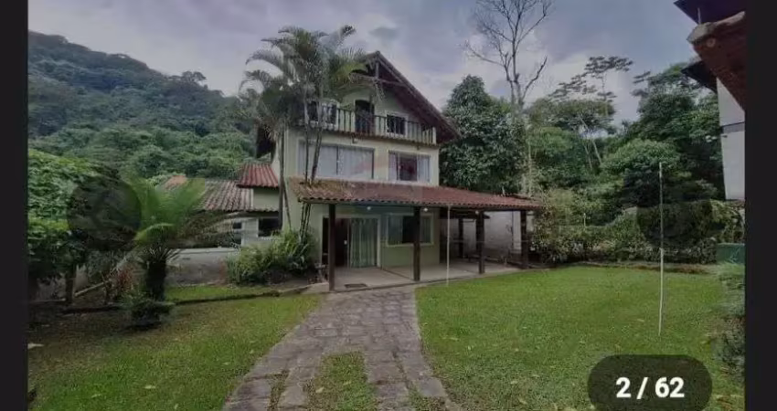 Casa 6 quartos(1 suite) 900m² - piscina - ofurõ - 3 banhs - 3 vagas - corujas - guapimirim - rj