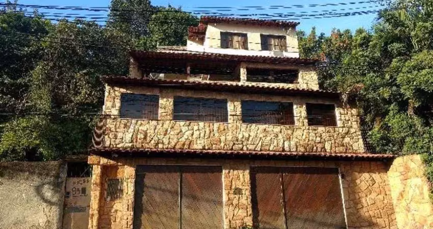 Vendo casa triplex 3 quartos(1 suite) - 2 vagas-churrasqueira - laureano - duque de caxias
