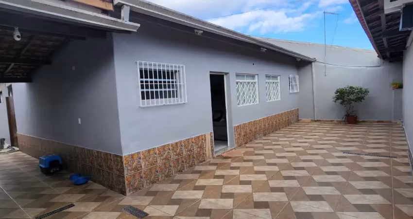 Casa espaçosa à venda na martim de sá – localização privilegiada