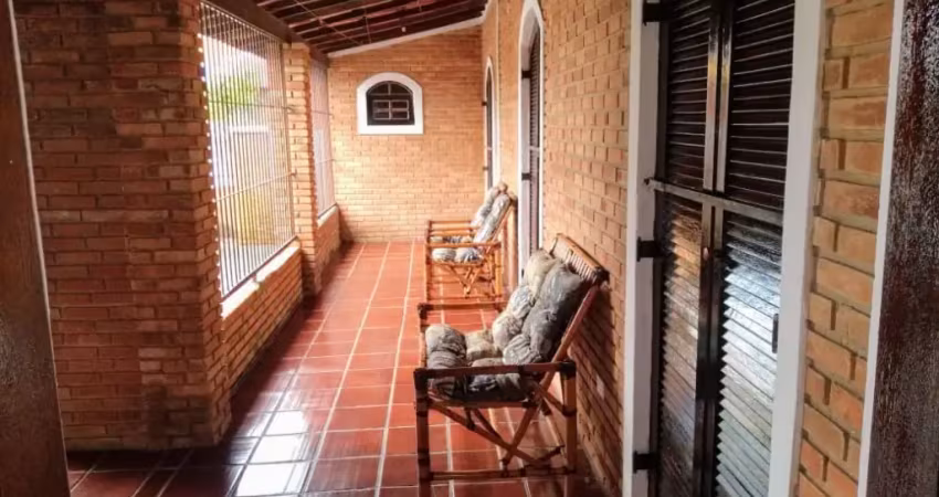 Oportunidade, casa de esquina ampla à venda no morro do algodão.