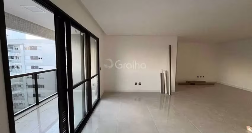 Apartamento de 135 m² com 3 quartos sendo 3 suítes no kobrasol