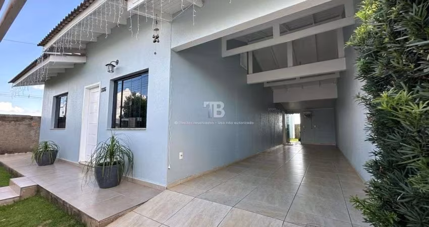 Casa semimobiliada com 3 quartos e pátio à venda no bairro Desbravador