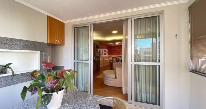 Apartamento com suíte, 2 vagas e sacada no centro de chapecó