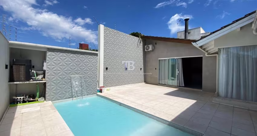 Casa com 3 Quartos e Piscina à Venda no Jardim Itália, Chapecó