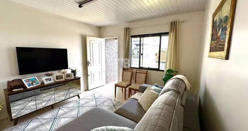 Casa aconchegante com 3 quartos e amplo pátio no Passo dos Fortes – Chapecó