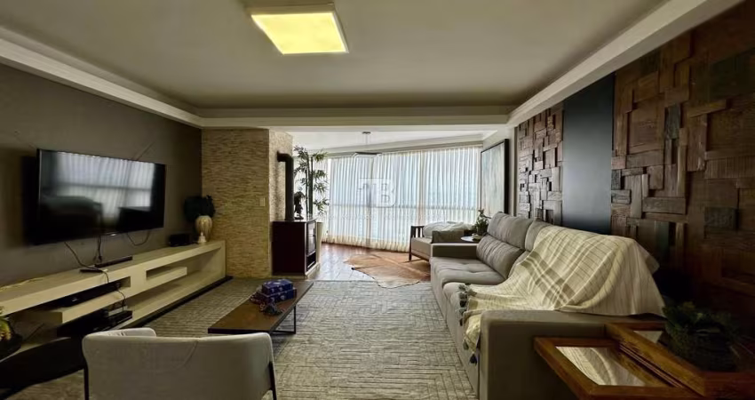 Apartamento mobiliado à venda no Centro com 3 quartos e 4 vagas de garagem