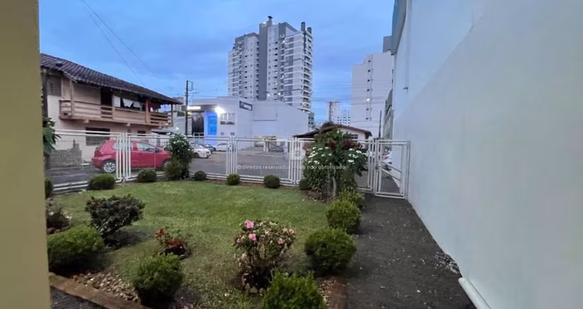Terreno à venda no Centro de Chapecó com acesso asfaltado e opção de troca