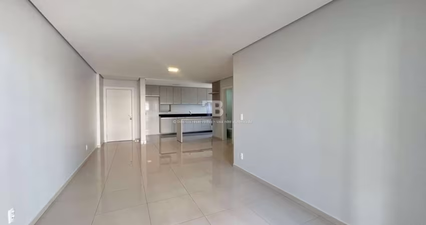 Apartamento semimobiliado com 3 quartos e varanda gourmet no Presidente Médici