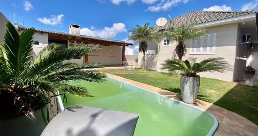 Casa térrea com piscina e semi mobiliada, no Passo dos Fortes