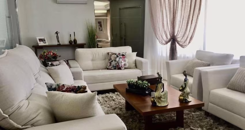 Casa de alto padrão com 3 suítes - Próximo ao Ryal do Presidente Médici