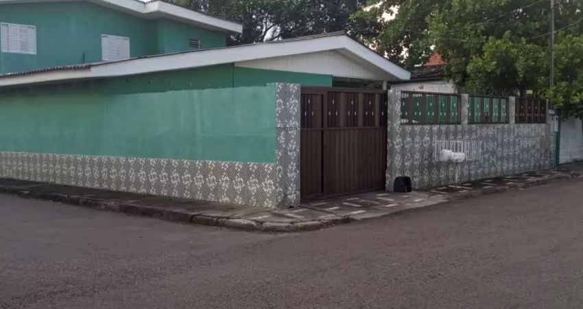 Casa de esquina,  em excelente localização para uso comercial ou residencial