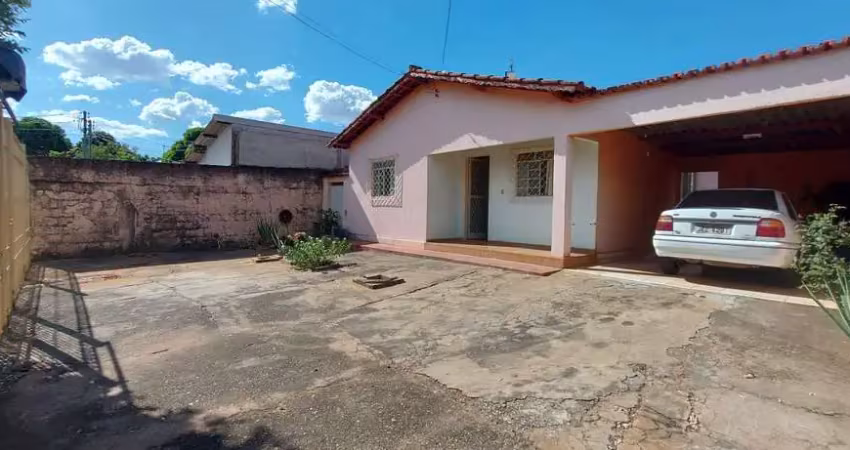Casa à venda no parque amazonia em goiânia, com 3 quartos próximo a praça onde tem a caixa economica