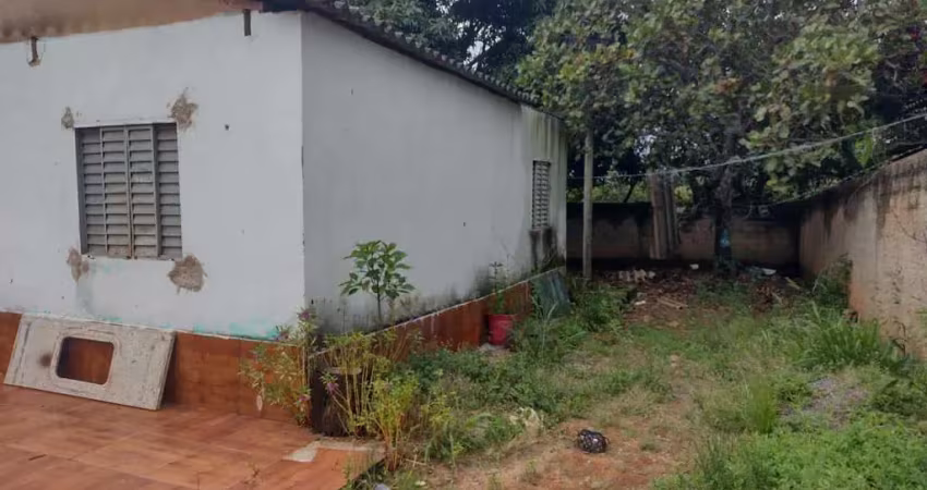 Lote com casa de 2 quartos no jardim riviera em aparecida de goiânia