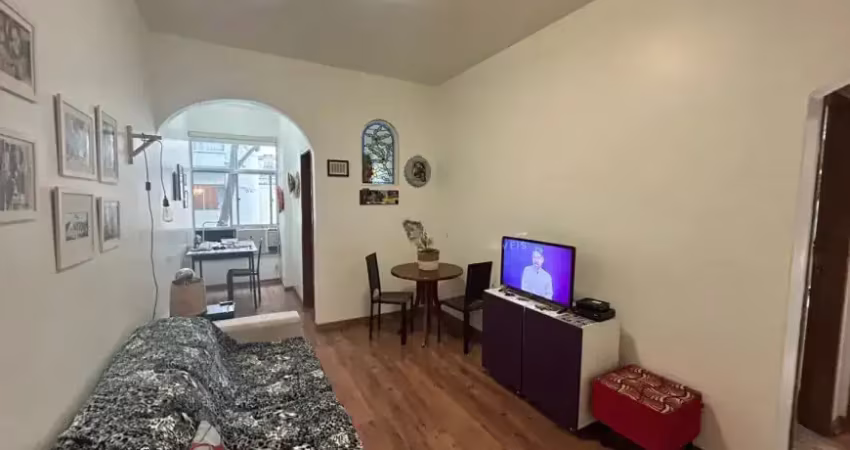 Imóvel  70 m² , 2 quartos, totalmente reformado a apenas 10 metros do aterro do flamengo!