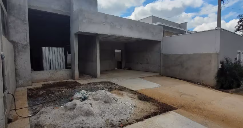 Casa em condomínio – 3 suítes | conceito aberto | piscina | em fase final de acabamento