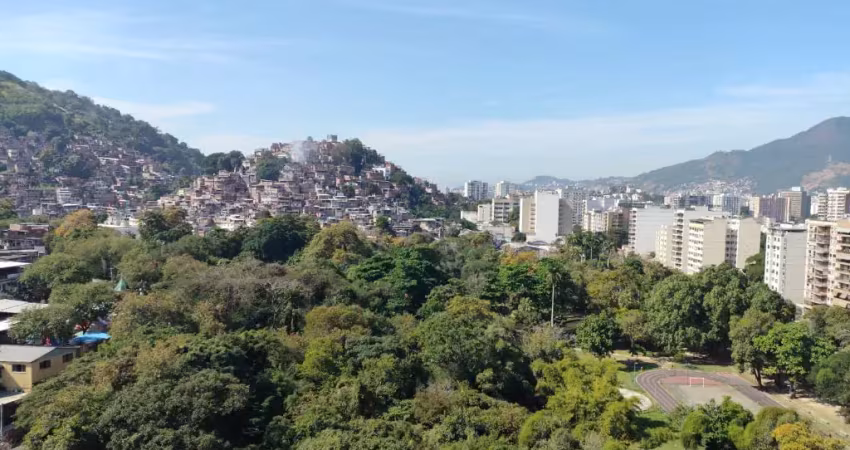 Apartamento com planta ampla e vista livre, ao lado do antigo jardim zoológico