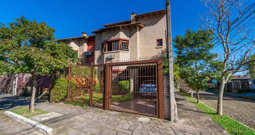 Casa com 3 quartos à venda na Rua Jacundá, 625, Guarujá, Porto Alegre