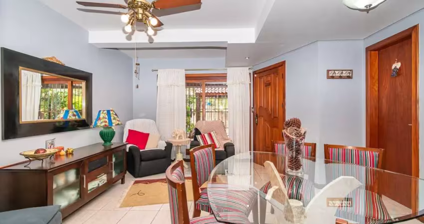 Casa com 3 quartos à venda na Rua dos Guenoas, 671, Guarujá, Porto Alegre