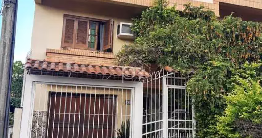 Casa com 3 quartos à venda na Rua Professor Joaquim Louzada, 98, Camaquã, Porto Alegre