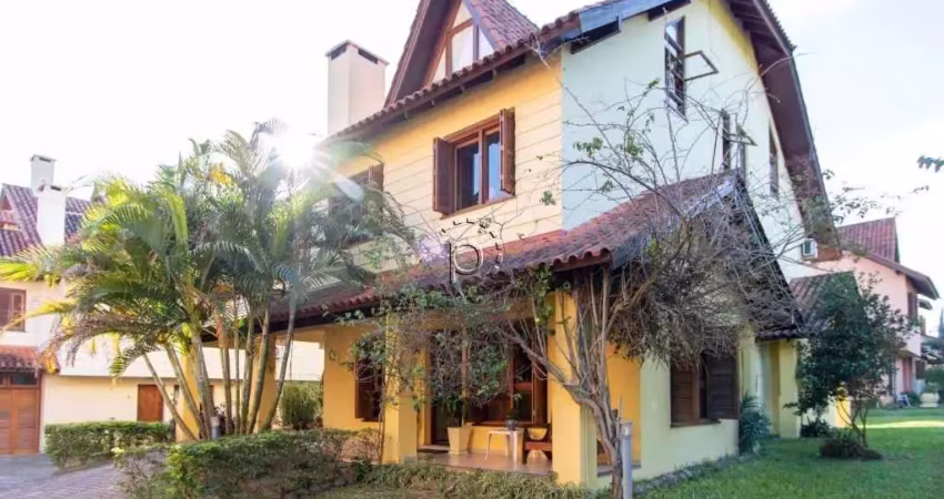 Casa em condomínio fechado com 3 quartos à venda na Rua Luís Felipe Monmany, 101, Guarujá, Porto Alegre