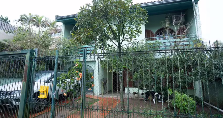 Casa com 5 quartos para alugar na Rua Atlântida, 85, Ipanema, Porto Alegre