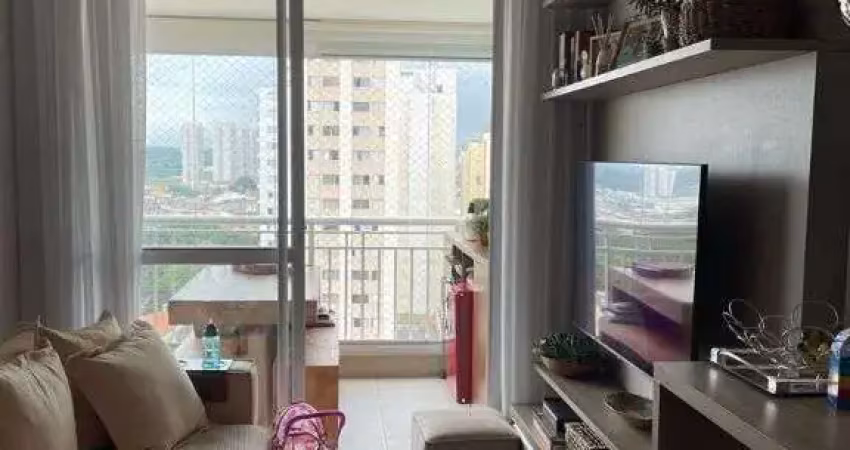 Apartamento novo a 600m do metrô com varanda ampla fechada em vidro.