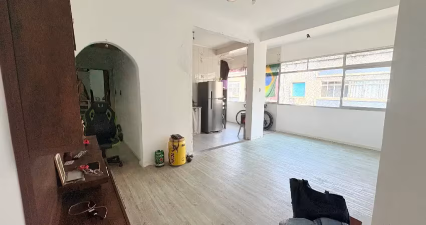 Vista lateral ao mar,2 dormitórios 72 m2,1 vaga demarcada escriturada