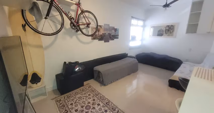Kitnet 298.000,00, 1 vaga,ponta da praia na quadra da praia