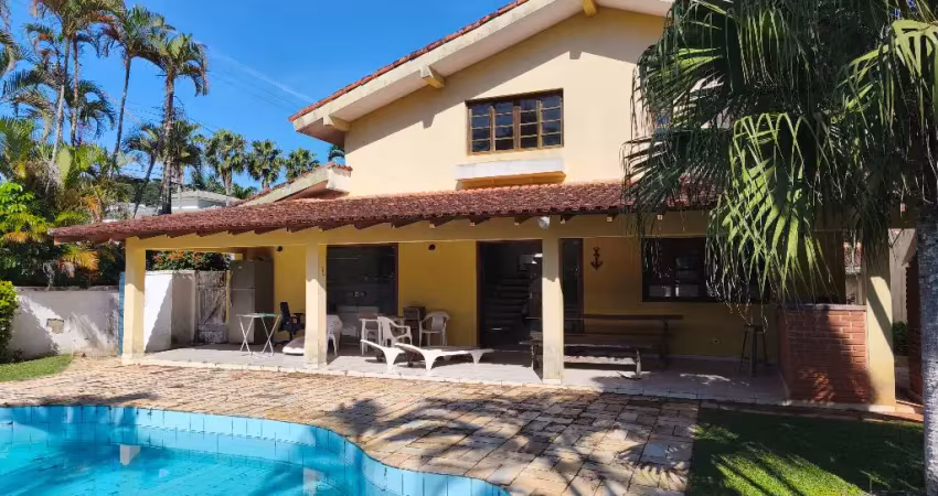 Casa de esquina com 05 suítes a venda no jardim acapulco na praia do pernambuco, guarujá, sp