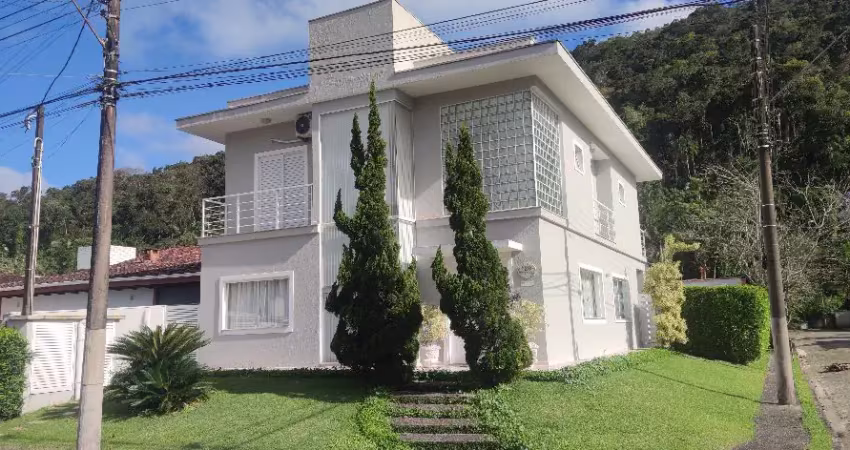 Casa com 04 suites a venda no condominio jardim albamar guaruja sp