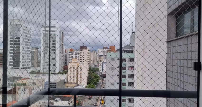 Apartamento 3 quartos (1 suíte), 2 vagas livres, no centro