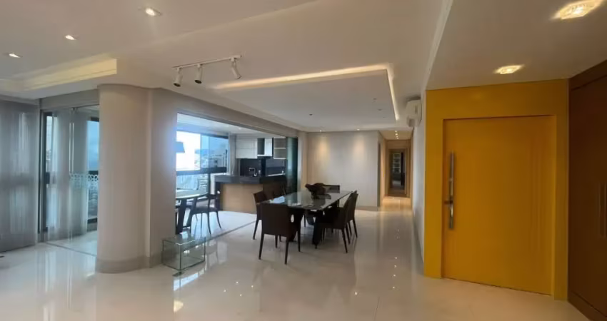 Apartamento 3 suítes, 4 vagas, no Centro de Florianópolis