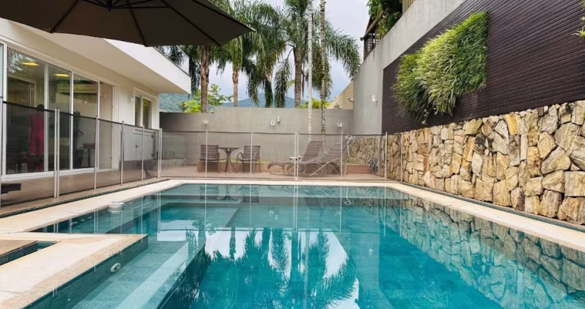 Casa em condomínio fechado, 4 quartos (2 suítes), 4 vagas, no bairro João Paulo
