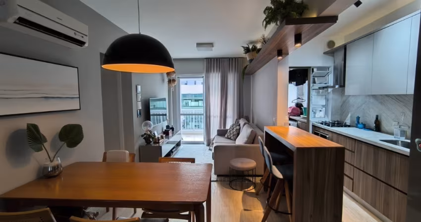 Apartamento no Centro de Florianópolis com 2 dormitórios sendo 1 suite