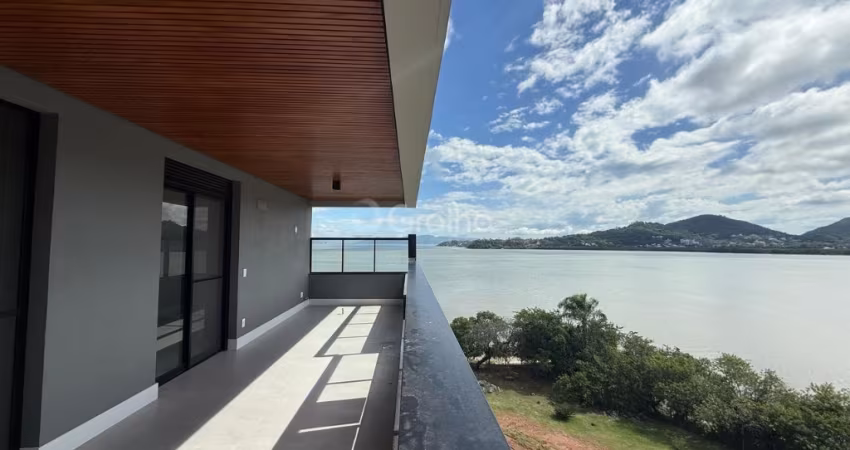 Apartamento No Bairro Joao Paulo, 3 suítes, todos os os cômodos com vista Mar.