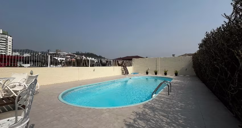 Casa aconchegante 4 quartos (1 suíte) no Córrego Grande