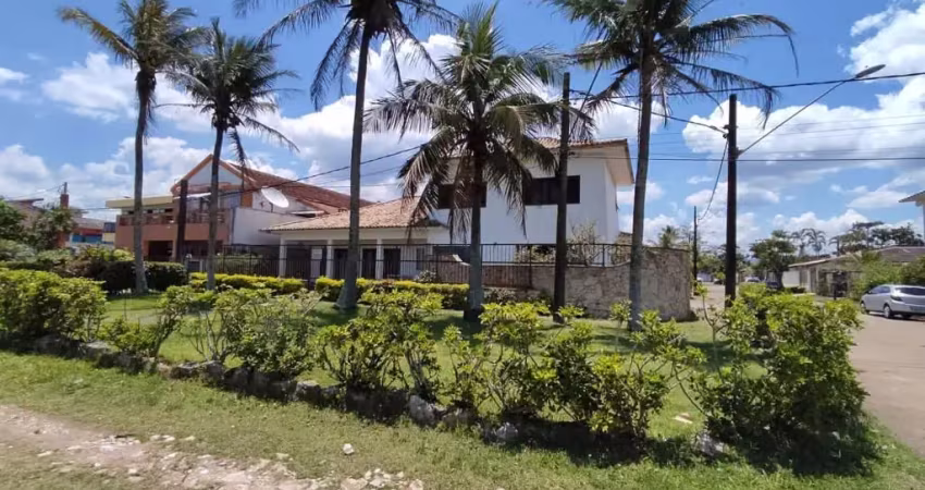 Amplo imóvel frente ao mar – 5 dormitórios, piscina e terreno de 814m²