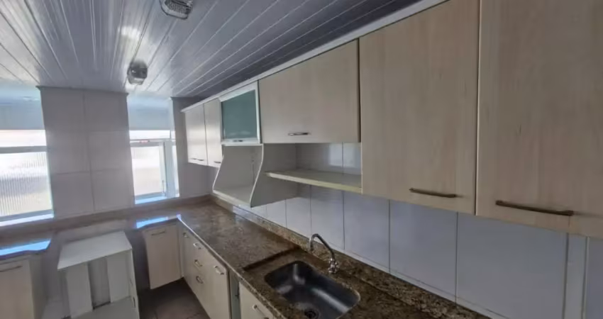 Casa 3 quartos com teto em sanca e cozinha planejada fica no local