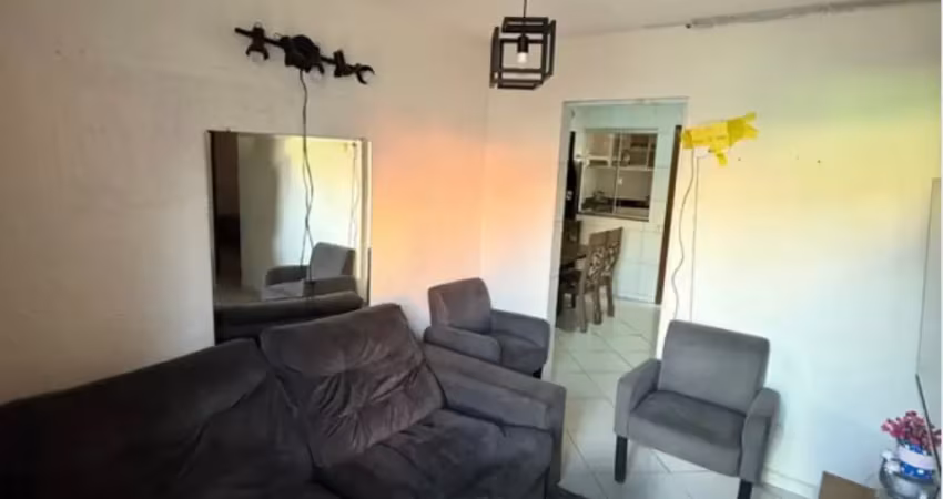 Casa 3 quartos com teto em sanca e cozinha planejada fica no local